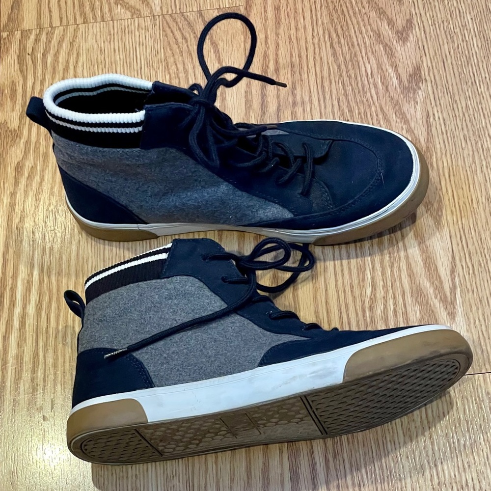 🔥MAKE OFFER🔥Old Navy mid-top Sneakers🔥 - Picture 4 of 6